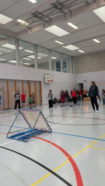 Faut toujours se méfier de Tchouky ! N’est-ce pas @brunal_1er ? 😂

#trend #edits #tchoukball #sport #switzerland