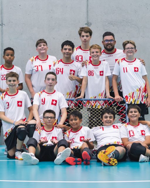 🇨🇭! Suisse M15 Genève garçons ! 🇨🇭
L’équipe de Suisse M15 Genève garçons a participé aux championnats d’Europe 2026.
Merci d’avoir fièrement représenté le tchoukball genevois 😍
Un grand bravo à toutes les joueurs, aux coachs et à l’ensemble des membres de l’organisation.
📸 : Mickaël Sauser ; Guillaume Siffert ; Lara Sauser
#geneve🇨🇭 #euro2026tchoukball #tchoukballispassion🤾💪❤️ #tchoukball #passion