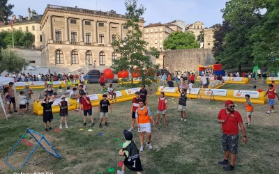 Des centaines d’enfants profitent du tchoukball lors de la Fête des écoles !